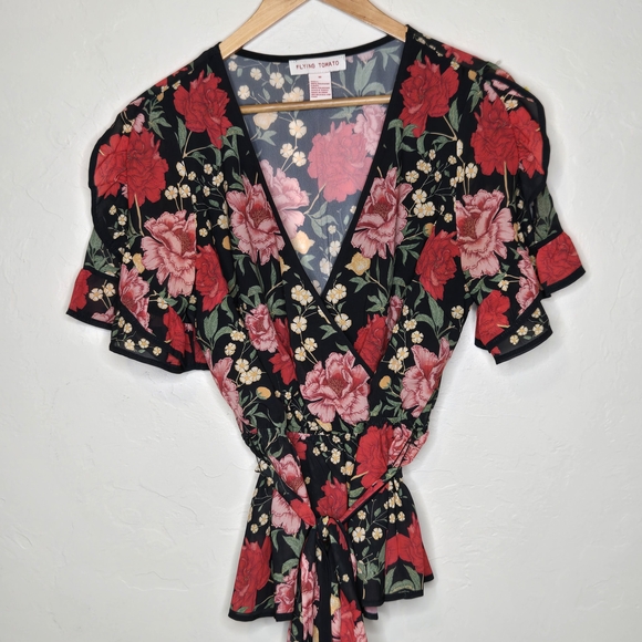 Flying Tomato Tops - Flying Tomato Black and Red Floral Wrap Blouse Size Medium